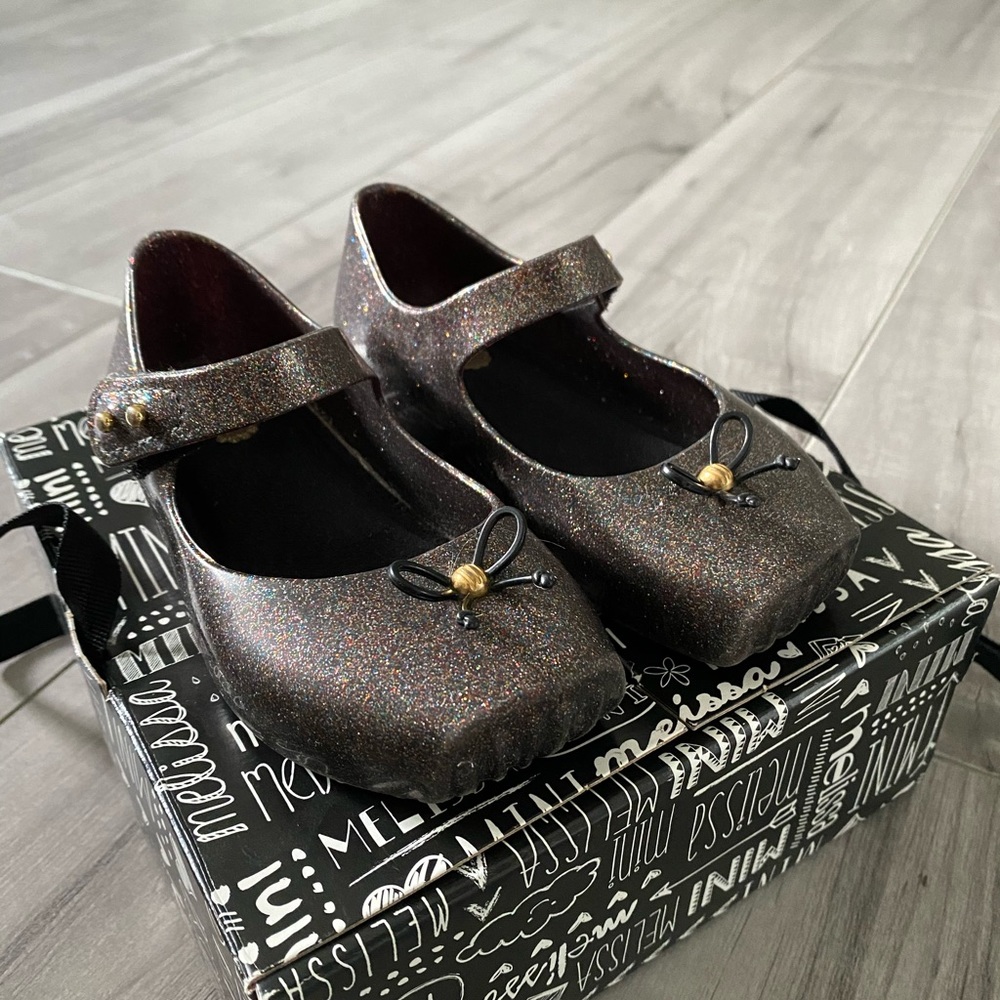 Mini Melissa size 8